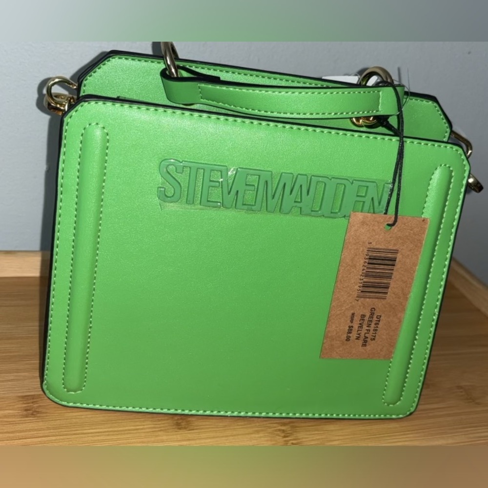 Viral Steve Madden Green Flare Bevelyn bag